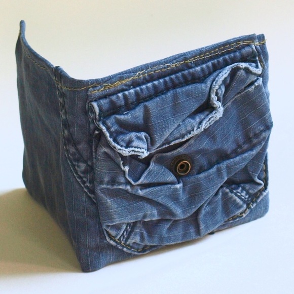 Wallet bifold upcyled repurposed handmade unique - Picture 1 of 6